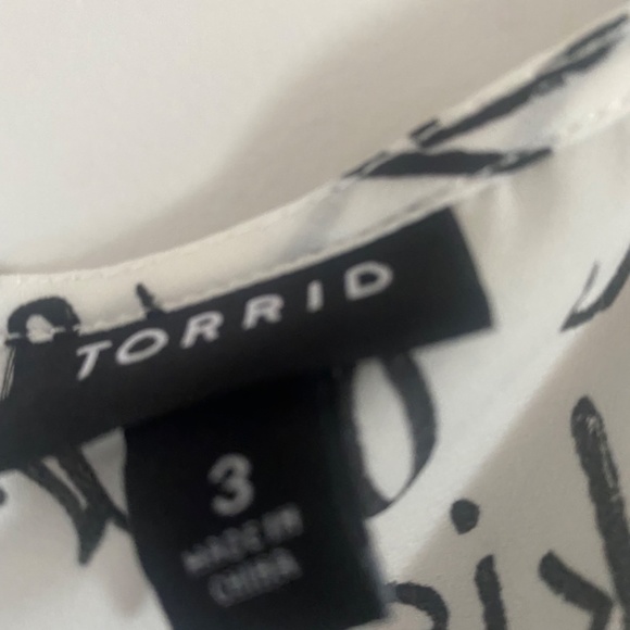 Torrid Shirt Blouse Top Abbey Love Flirt Kiss White Button Back Plus Sz 3 - Picture 2 of 3